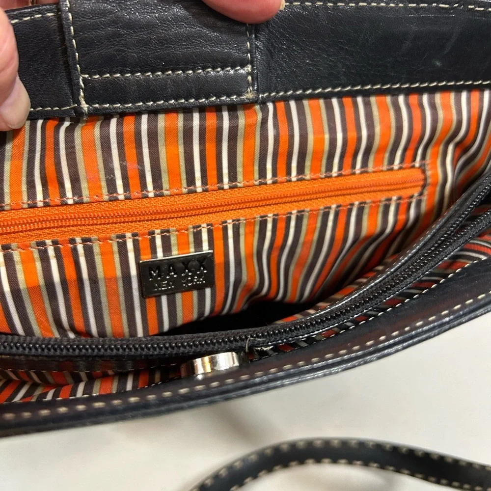 Maxx New York shoulder bag red interior